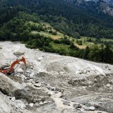 Cette étude pourrait aider à mieux comprendre et prévoir la force destructrice des laves torrentielles, comme celle survenue en juin sur la commune de Val de Bagnes en Valais (archives). KEYSTONE/JEAN-CHRISTOPHE BOTT